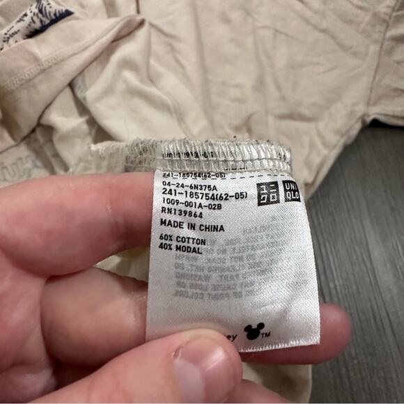 Uniqlo x Disney Cream Winnie-the-Pooh & Tigger Graphic Short Sleeve Top Sz M - Picture 6 of 8